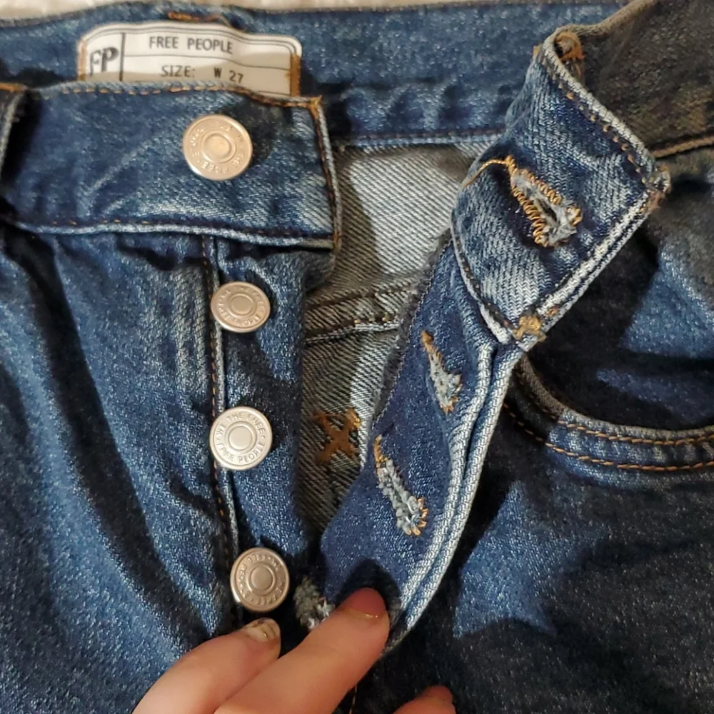**Free People Button-Fly Ripped Jeans NWT Size 27**